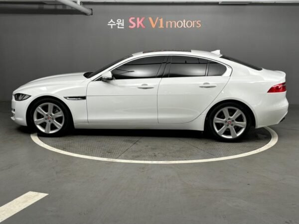 2016 JAGUAR XE 2.0 20d portfolio - Image 14
