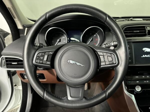 2016 JAGUAR XE 2.0 20d portfolio - Image 13