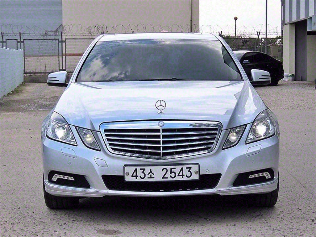 2010 Benz E class (4th generation) E300 elegance - Image 2
