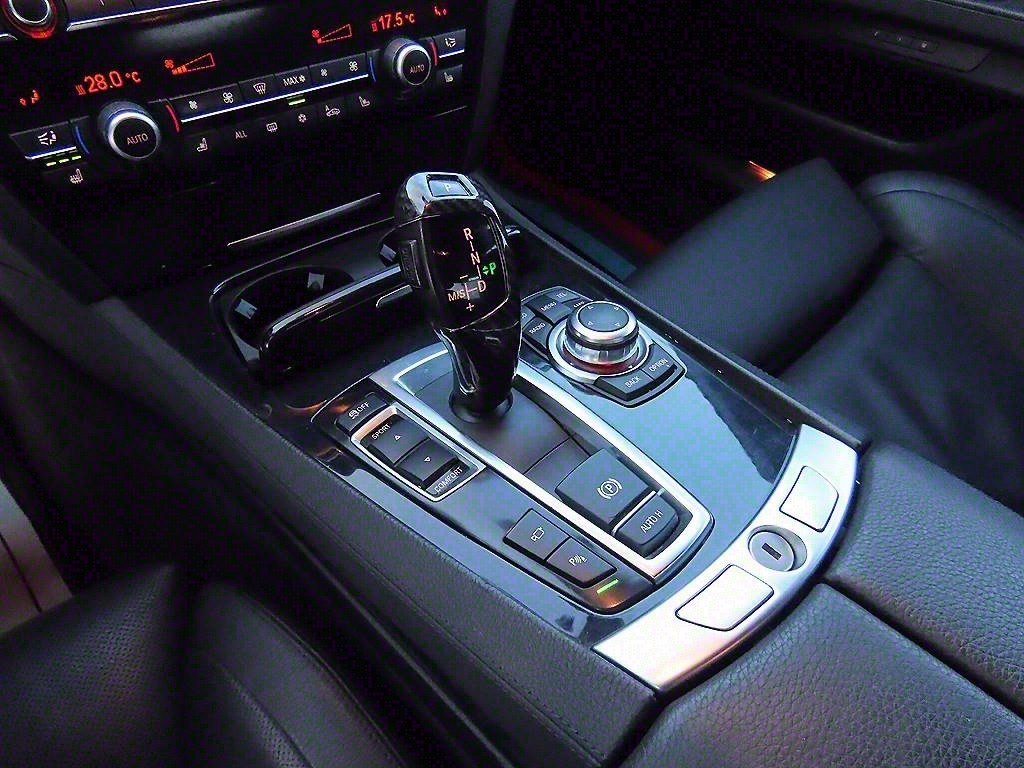 2010 BMW 7series (5th generation) 750Li M sport edition - Image 12