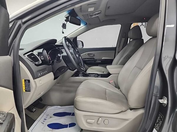 2018 KIA All NEW CARNIVAL Limousine Gasoline President - Image 11