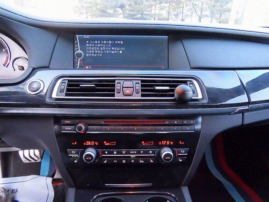 2010 BMW 7series (5th generation) 750Li M sport edition - Image 11