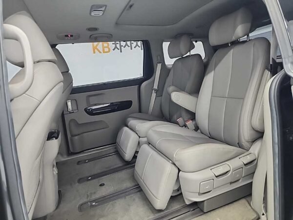 2018 KIA All NEW CARNIVAL Limousine Gasoline President - Image 10