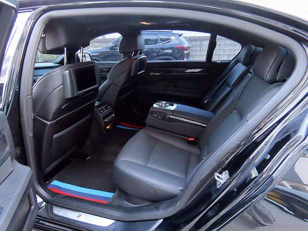 2010 BMW 7series (5th generation) 750Li M sport edition - Image 17