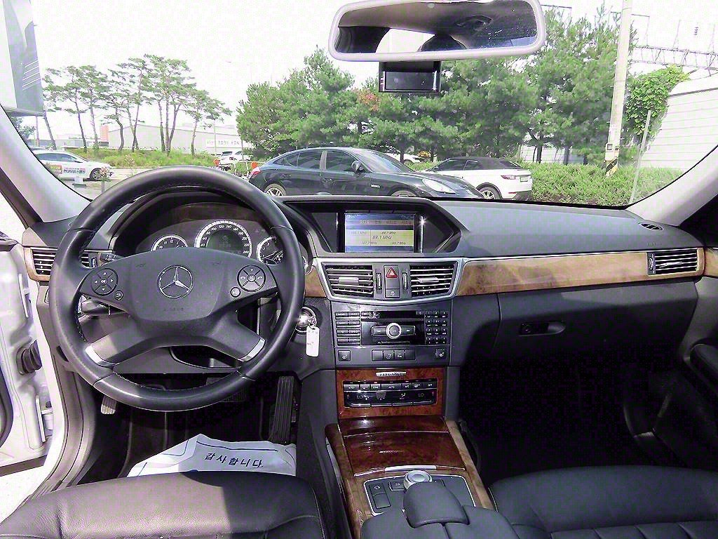 2010 Benz E class (4th generation) E300 elegance - Image 15