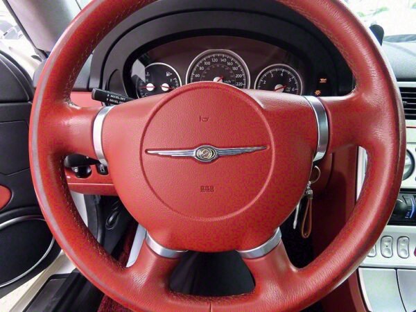 2005 Chrysler crossfire - Image 10