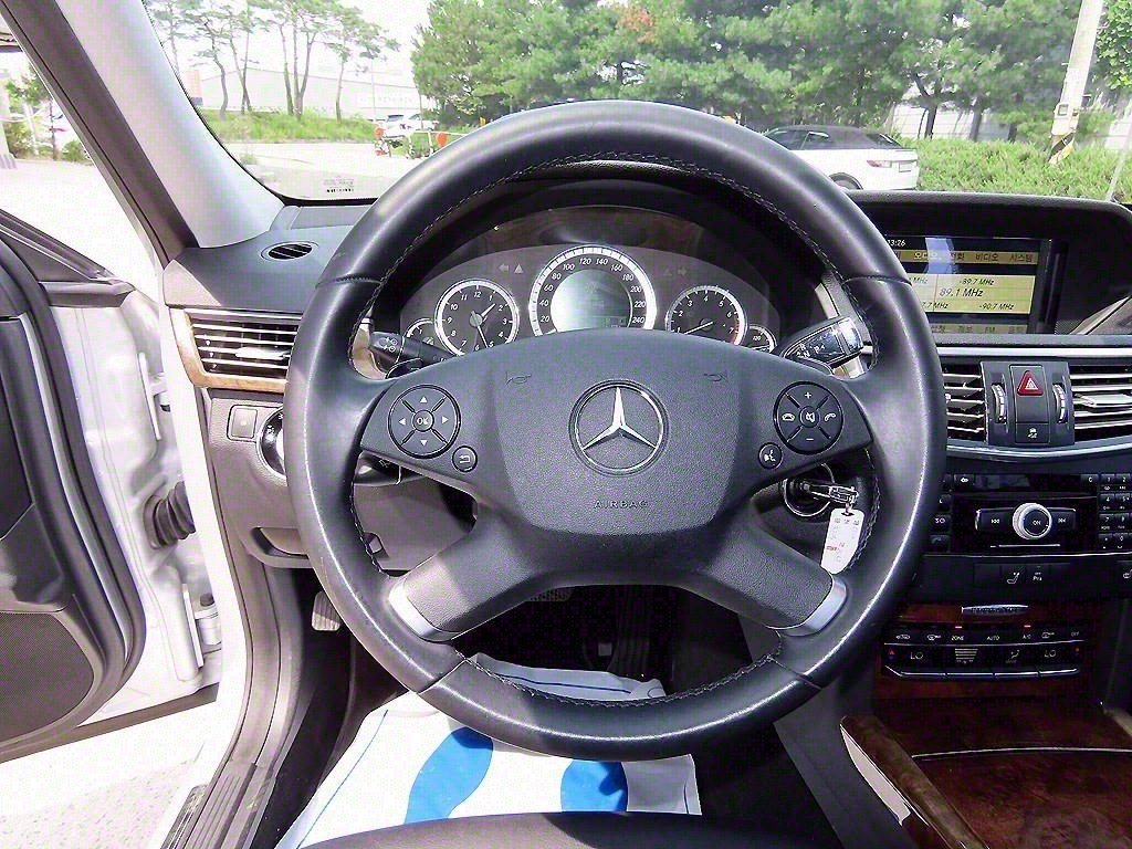 2010 Benz E class (4th generation) E300 elegance - Image 14