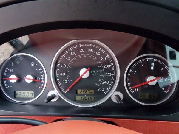 2005 Chrysler crossfire - Image 9