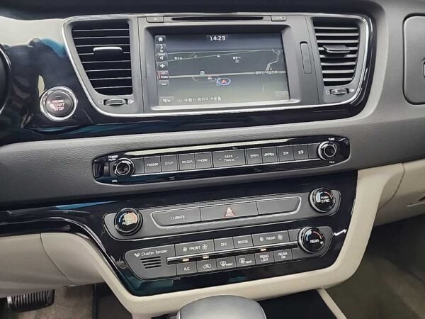 2018 KIA All NEW CARNIVAL Limousine Gasoline President - Image 12